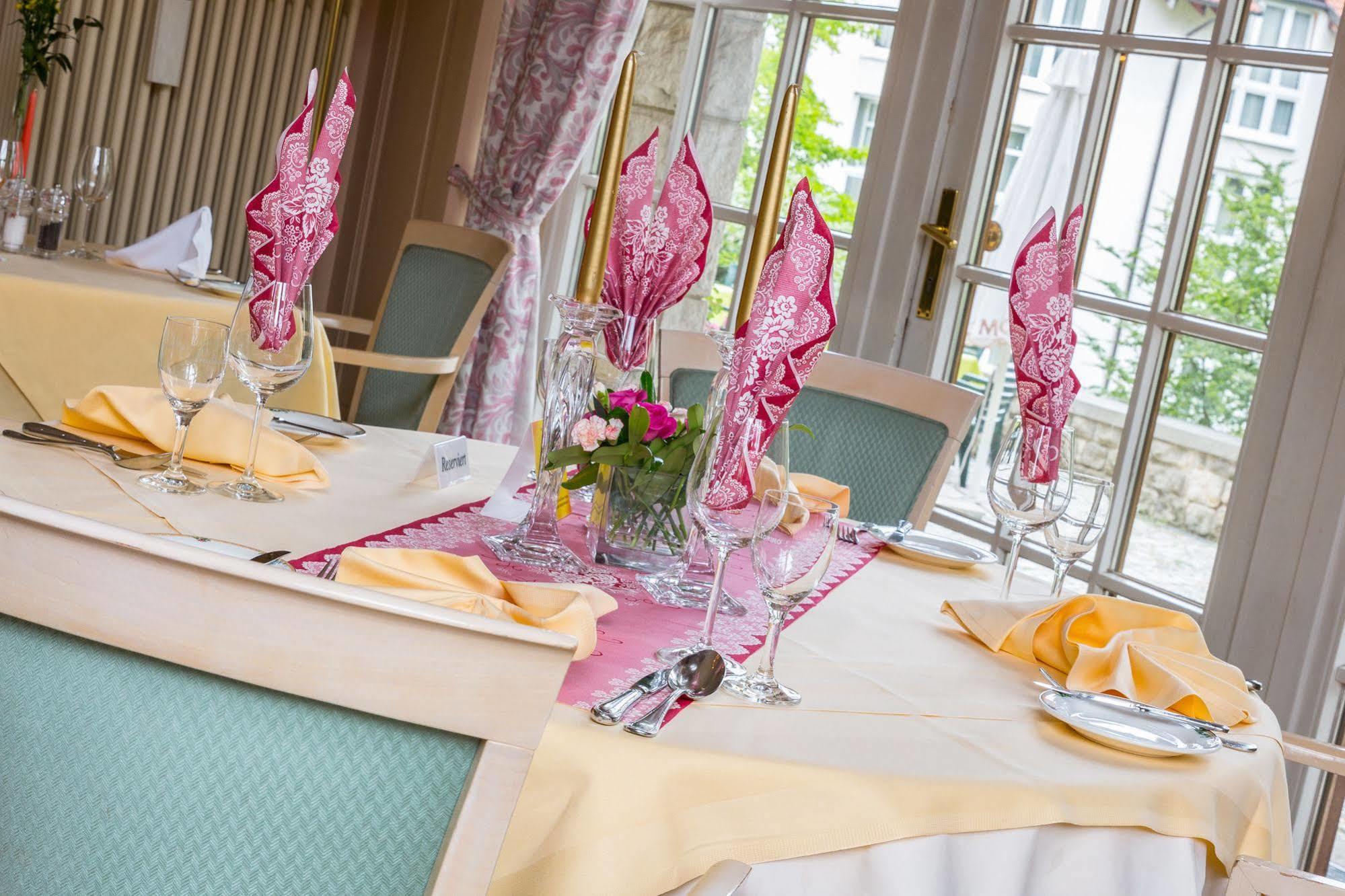 Parkhotel Unter Den Linden ฮัลเบอร์ชตัดท์ ภายนอก รูปภาพ