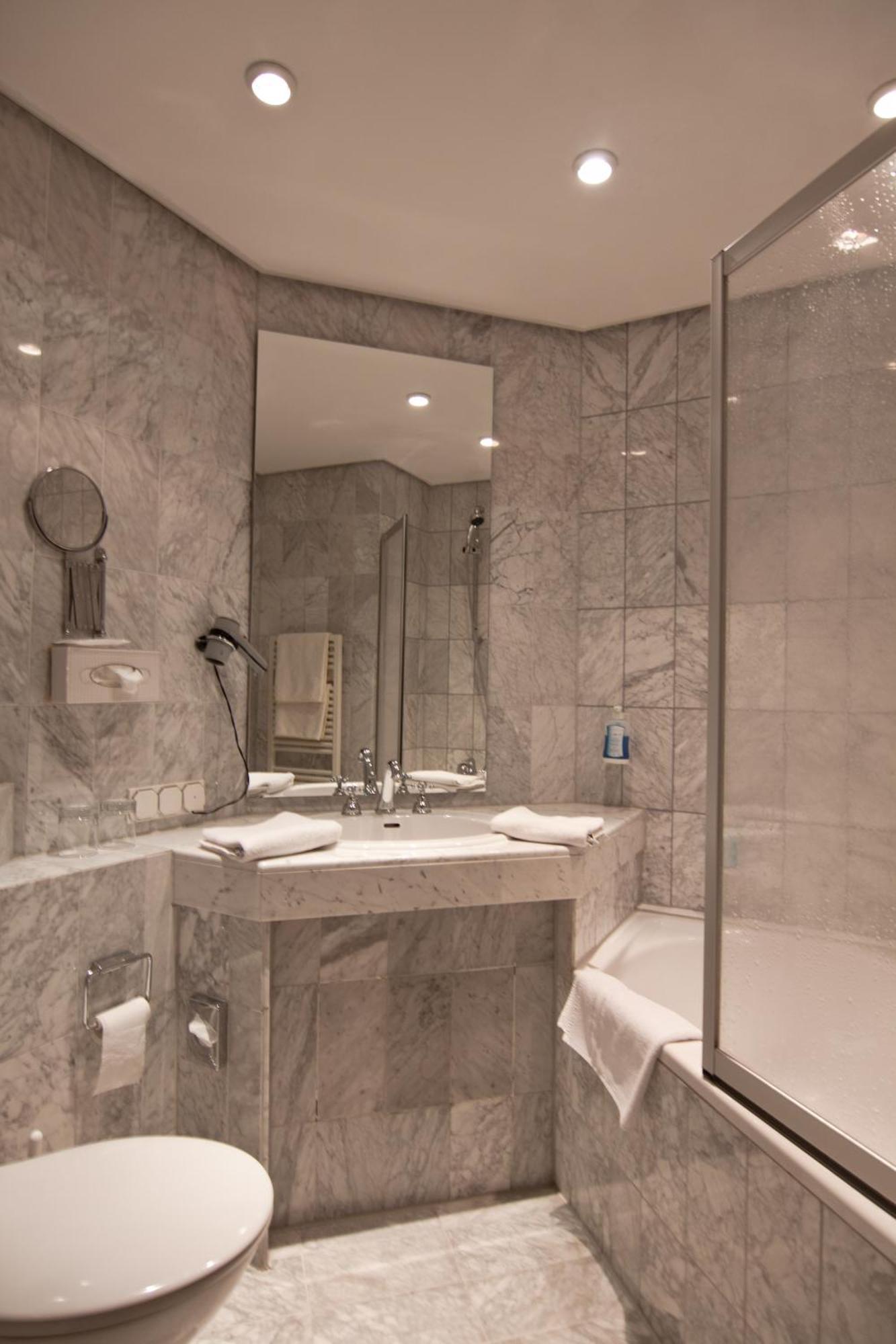 Parkhotel Unter Den Linden ฮัลเบอร์ชตัดท์ ภายนอก รูปภาพ