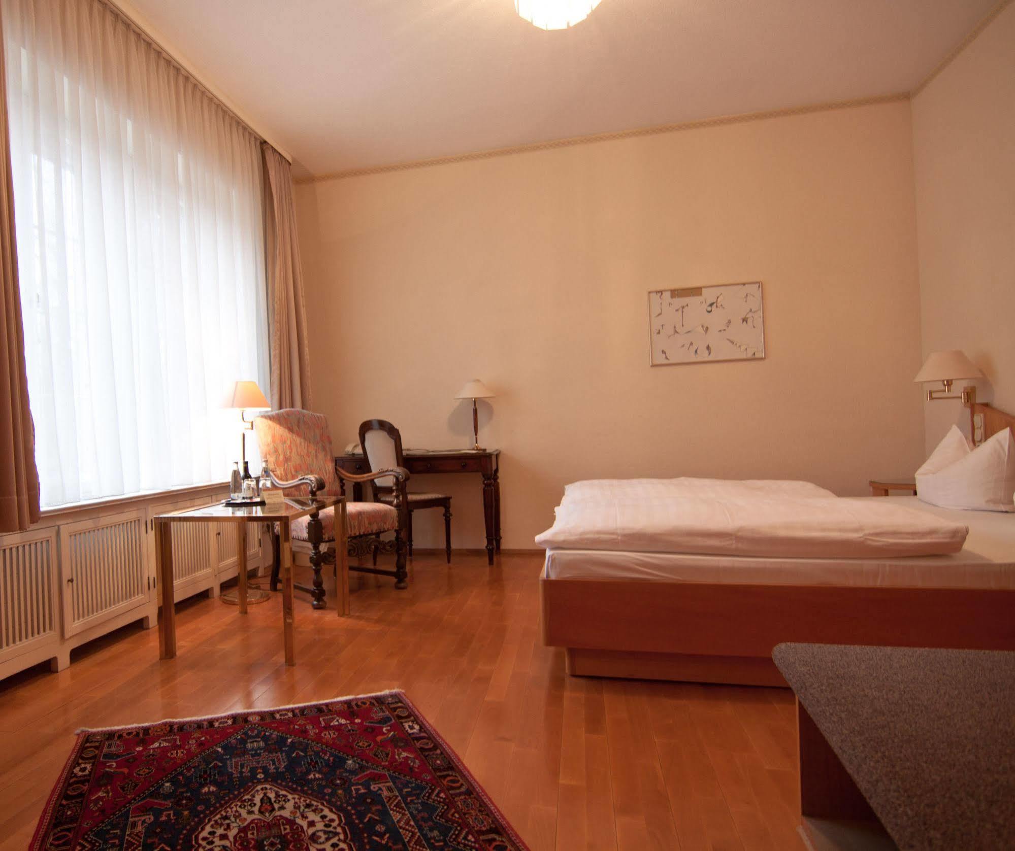 Parkhotel Unter Den Linden ฮัลเบอร์ชตัดท์ ภายนอก รูปภาพ