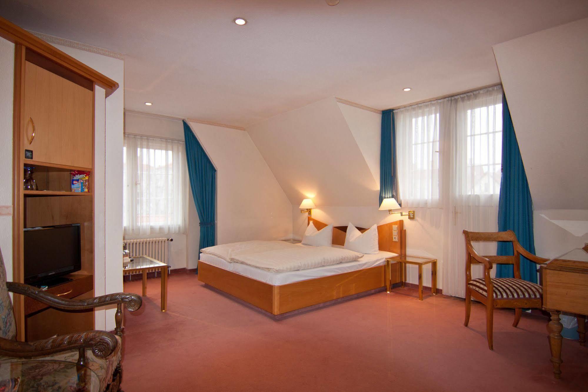 Parkhotel Unter Den Linden ฮัลเบอร์ชตัดท์ ภายนอก รูปภาพ
