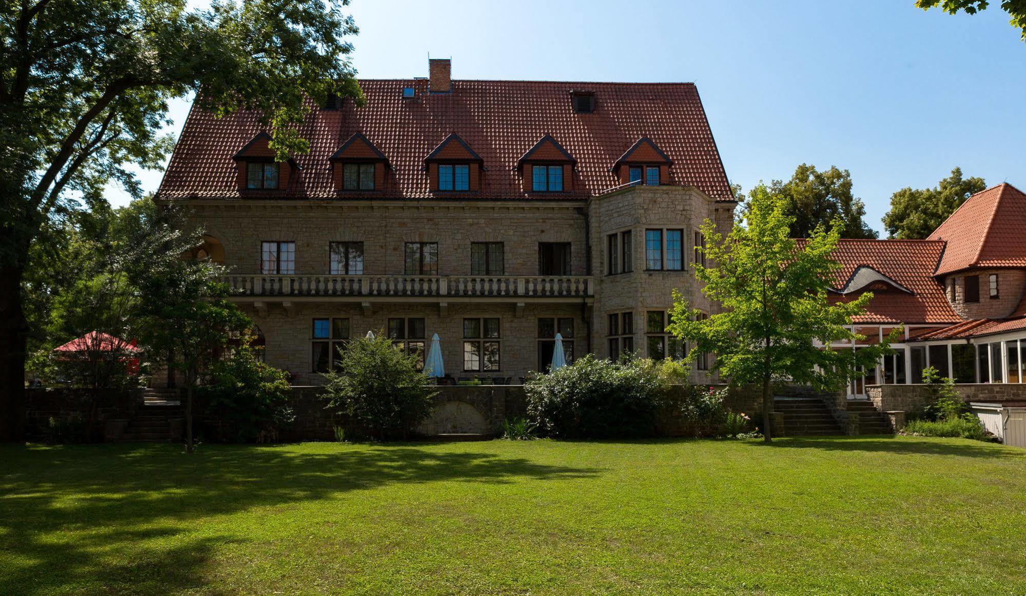 Parkhotel Unter Den Linden ฮัลเบอร์ชตัดท์ ภายนอก รูปภาพ