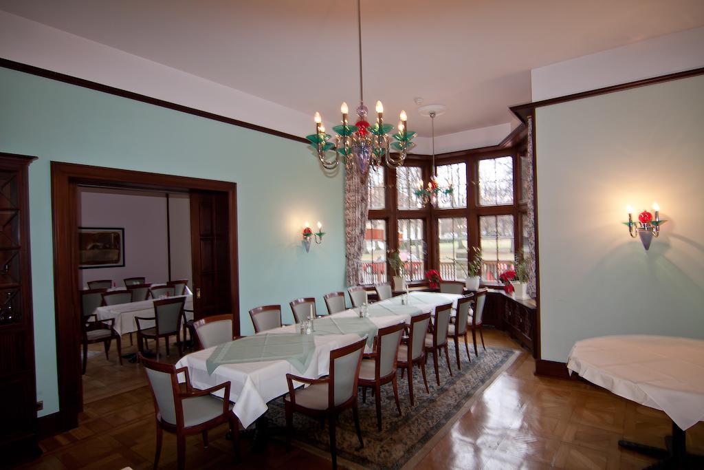Parkhotel Unter Den Linden ฮัลเบอร์ชตัดท์ ภายนอก รูปภาพ