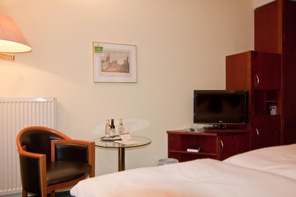 Parkhotel Unter Den Linden ฮัลเบอร์ชตัดท์ ภายนอก รูปภาพ