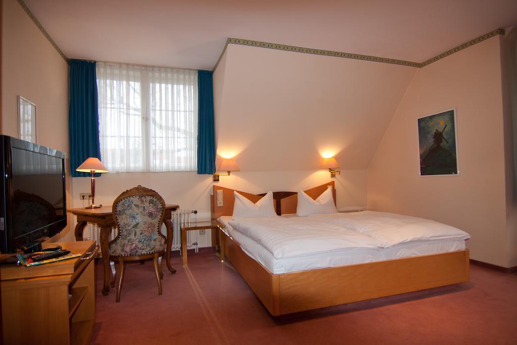 Parkhotel Unter Den Linden ฮัลเบอร์ชตัดท์ ภายนอก รูปภาพ
